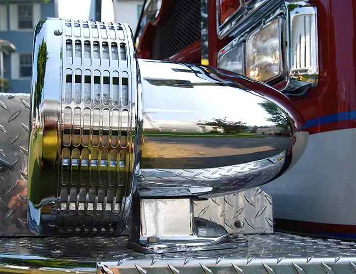 Pieza automotriz con cromados y pulidos de acabado espejo