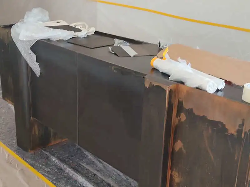 Restauraciones en obra en pieza metálica oxidada para recuperar el acabado y la protección