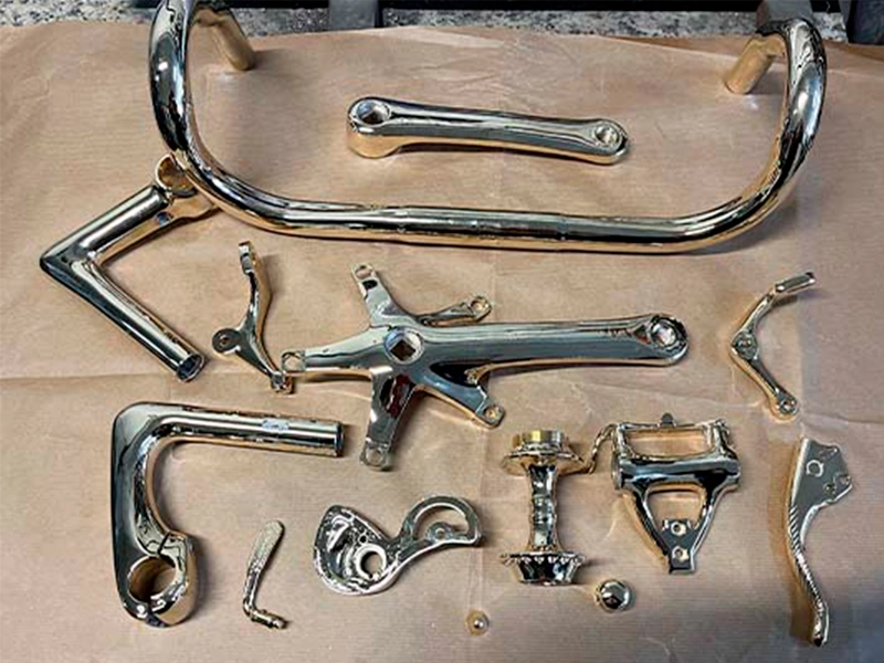 Dorado de piezas de bicicleta con acabado brillante | Cromados y Pulidos Decometal 2020 & IVM