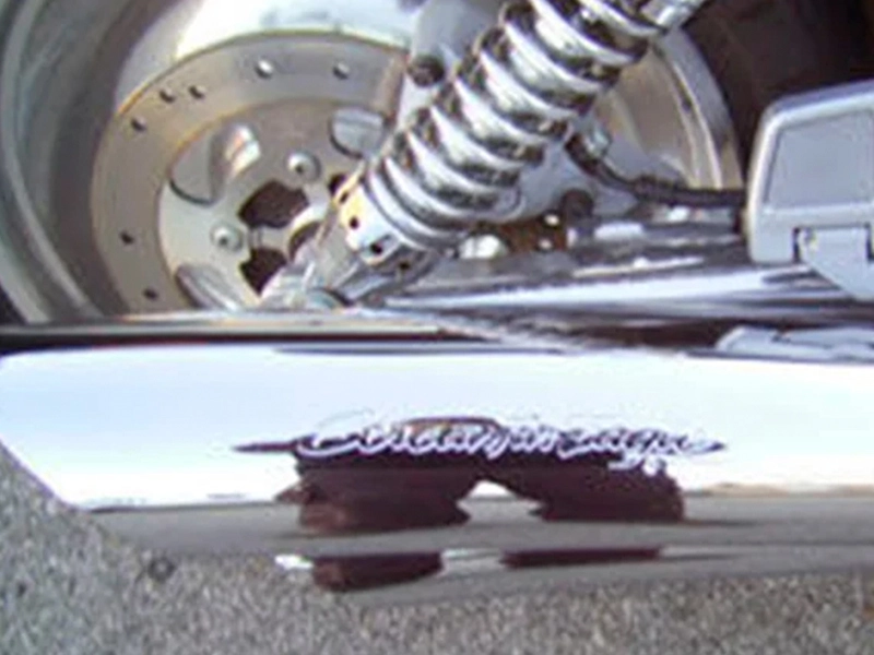 Pulidos: escape de moto con acabado espejo y brillo uniforme