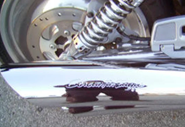 Pulidos: escape de moto con acabado espejo y brillo profesional