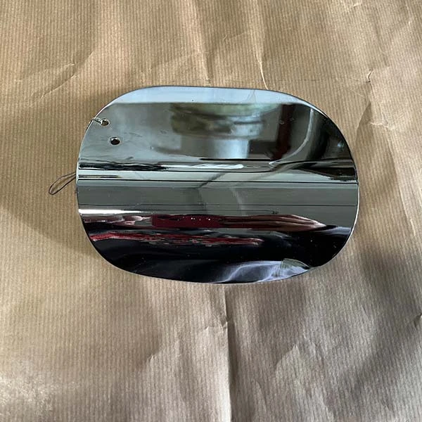 Pulidos: placa embellecedora con brillo uniforme y superficie lisa